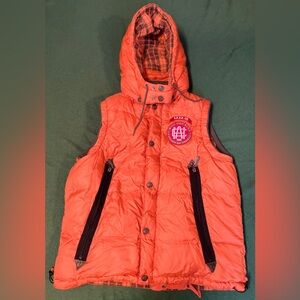 Akoo orange short sleeve vest
(with hoodie)